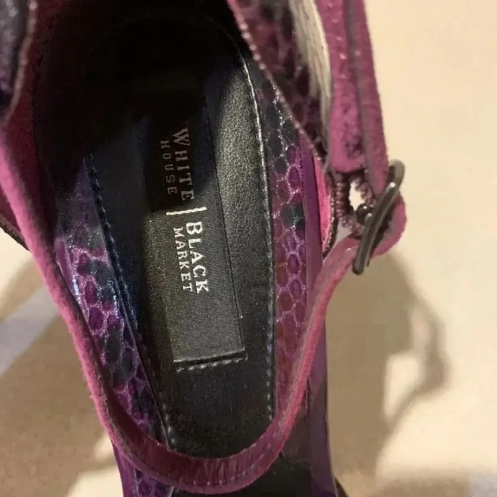 White House Black Market Purple Black Snakeprint Avalon Platform Pump Heel 7.5